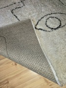 Dywan 200x195, Biały z czarnym nadrukiem