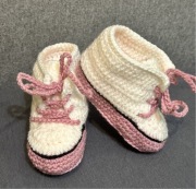 Kapcie robione na drutach dla dziecka / niemowlaka