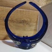 Vintage szkło kobaltowe, stara popielnica, koszyk w metalowym okuciu