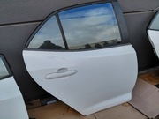 Toyota Corolla E21 drzwi prawy tył hatchback  kpl. lakier 040