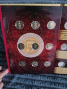 Album wraz z monetami 5 zł 