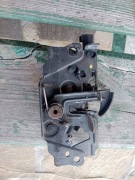 Ford Focus Mk3 zamek maski przedniej