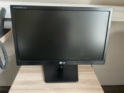 Monitor komputerowy LG 18”