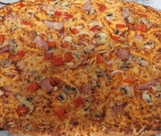 Pizza z pizzeri z szynka z ananasem HAWAJSKA 300g prostokątna 