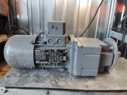 Motoreduktor 48 obr/min prosty Lenze 0,18 kW 400V z hamulcem