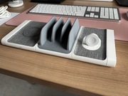 Scosche BaseLynx bezprzewodowa stacja ładująca Qi Apple.