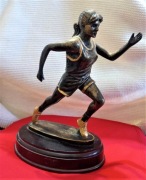 STATUETKA PRL ZABYTKOWA BIEGI 23 CM.