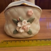 Wyprzedaż "spadków" ... porcelanka - wazonik obiadowy sosjerka?bialutki...