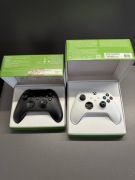 Oryginalne pady Xbox + ładowarka PDP - Robot White i Carbon Black (2020)