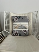 Kwiecista narzuta Smukee 200x220 cm jasnoszara 