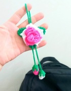 Różyczki wykonane na szydełku, brelok, zawieszka 