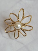 Złoty pierścionek regulowany kwiat perła 20 mm