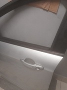 Listwa zgarniająca szyby drzwi lewych przednich Ford Kuga mk2 czarna.