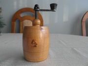 Drewniany młynek do pieprzu DomGos z PRL - u