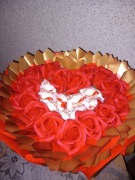 Bukiet z róż mydlanych i raffaello 