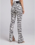 Bershka FLARE - Proste spodnie Zebra r. 36