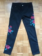 Spodnie DIVERSE z różami r.40