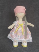 Laleczka „ Dziewczynka w różowej sukience „