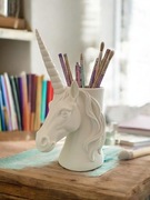 Organizer Biurkowy "Biały Jednorożec": Styl i Porządek