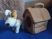 Reksio z budą maskotka AXIOM 