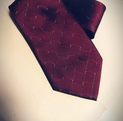 Krawat bordo złota nitka