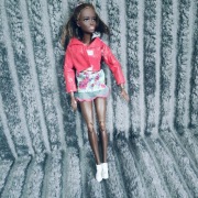 Unikatowa czarnoskóra lalka Barbie z ruchomymi kończynami. 
