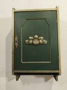 Szafka wisząca vintage.