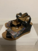 Maciejka nowe sandały 36 koturn multicolor skóra