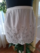 Fartuszek Biały z haftem angielskim dziurkowanym 