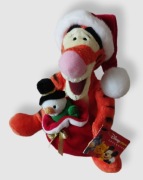 Disney Kubuś Puchatek Tygrysek Św. Mikołaj Tigger Santa maskotka 23cm 