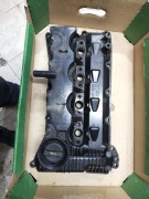 Pokrywa zaworów silnika mazda r2aa