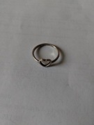 Srebrny pierścionek.