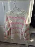 Sweterek bąbelkowy w serduszka 