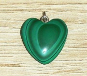 Malachitowy, zielony wisiorek, zawieszka w kształcie serca 3.6 g, PRL