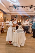 Biała sukienka bufiaste rękawy 