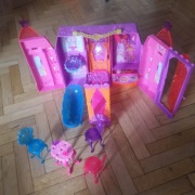 Zamek Barbie - z łazienką z wanną i toaletką ;-)