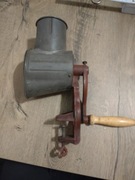 Stara maszynka do mielenia orzechów F&R.F.