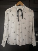 Biała koszula w jaskółki marki Reserved r. Xs