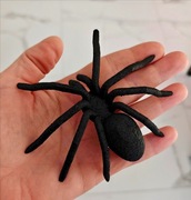 Czarny pająk ozdoba Halloween