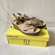 Skórzane buty Fly London koturny sandały rozmiar 39