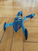 Lego Bionicle -zestaw figurki i różne elementy.
