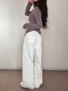 Białe jeansy Wide-Leg – must-have w Twojej szafie! 