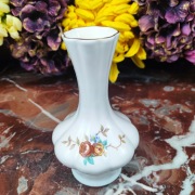 Śliczny porcelanowy wazonik - Bone China - 14 cm - KJ Bulgaria