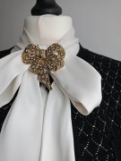 Broszka kokarda Złote cyrkonie