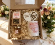 Prezent dzień babci upominek gotowy box kubek miód herbata wstążka pudełko