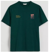 Reserved - T-shirt regular ze świątecznym nadrukiem ciemnozielony