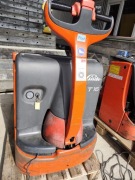 wózek elektryczny Linde T16 – paleciak z napędem 1968h!