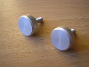 Śruby [srebrne] mocujące szybkę kieszeni kasety w mech K520 [ZRK / Unitra]