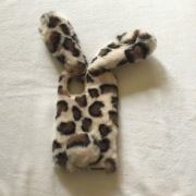 Case/etui do iPhon 11 lub 12 -6,1”. Zabawne, z futerkiem w panterkę.