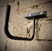 Solidny hak garażowy stalowy fi 8 – uchwyt do garażu / warsztatu